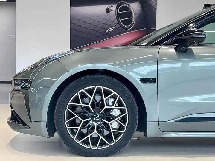 Фото 3 - Zeekr 001