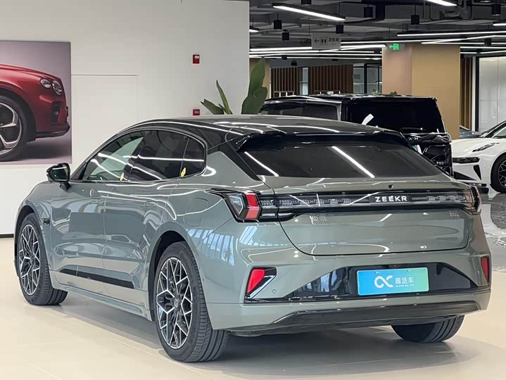 Фото 4 - Zeekr 001