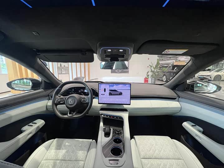 Фото 6 - Zeekr 001