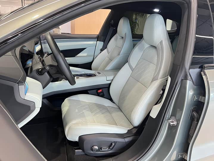 Фото 7 - Zeekr 001