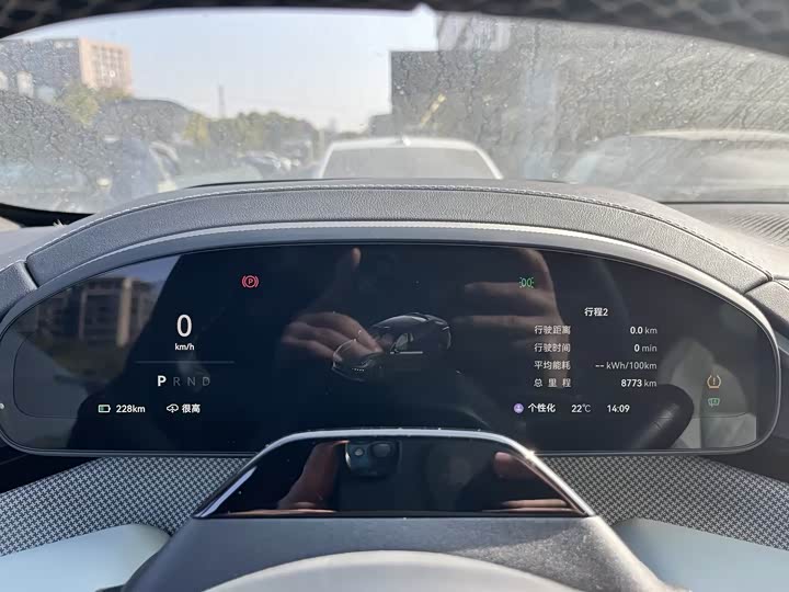 Фото 8 - Zeekr 001