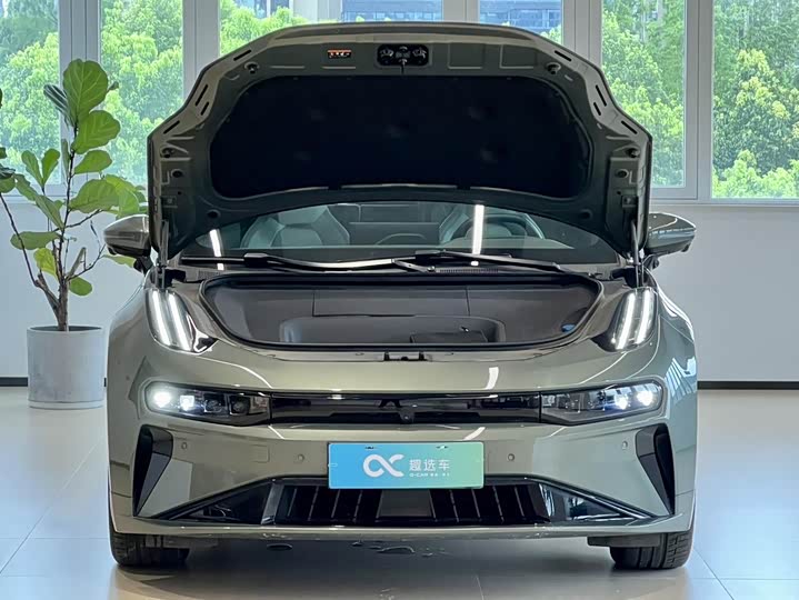 Фото 9 - Zeekr 001