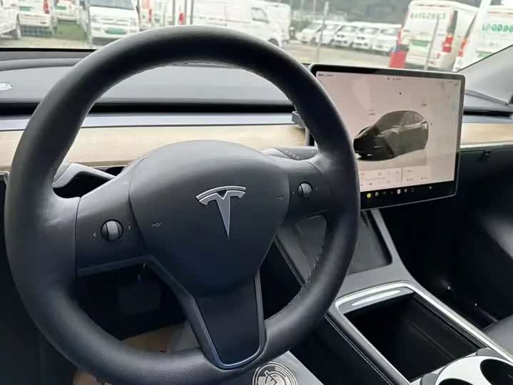 Фото 9 - Tesla Model Y