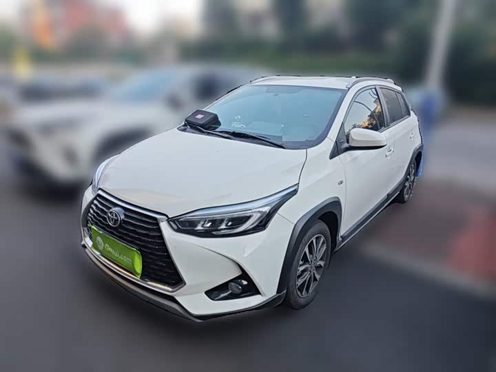 Фото 1 - Toyota Yaris L Hatchback