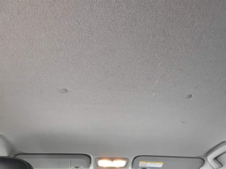 Фото 9 - Toyota Yaris L Hatchback