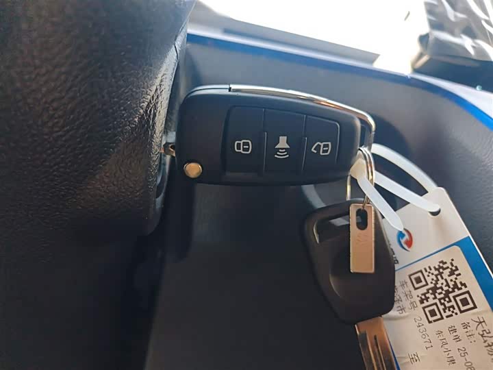 Фото 9 - Dongfeng EM27