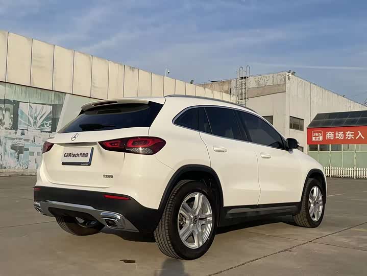 Фото 9 - Mercedes-Benz GLA-Class