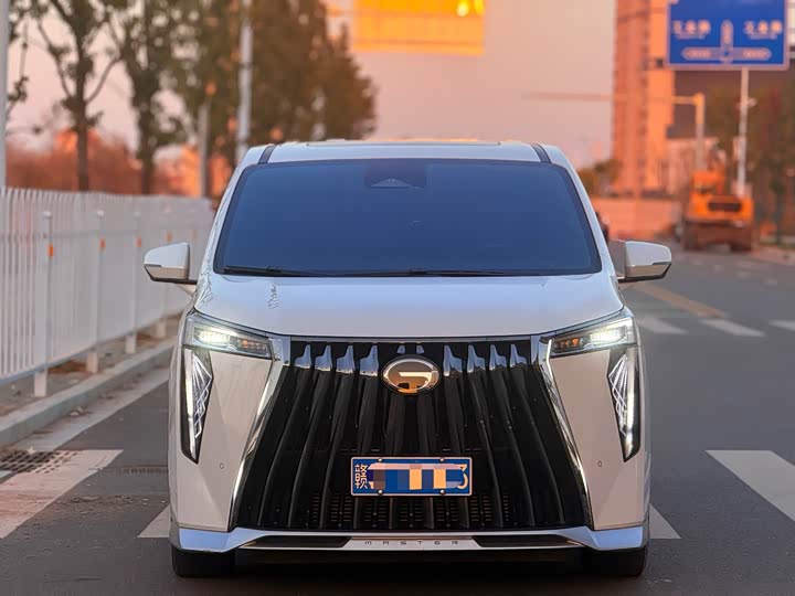 Фото 2 - GAC Trumpchi M8