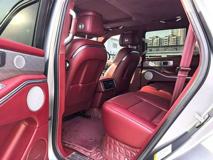 Фото 4 - Tank 700 Hybrid