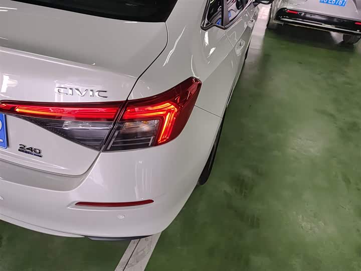 Фото 8 - Honda Civic