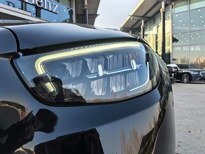 Фото 3 - Mercedes-Benz E-Class