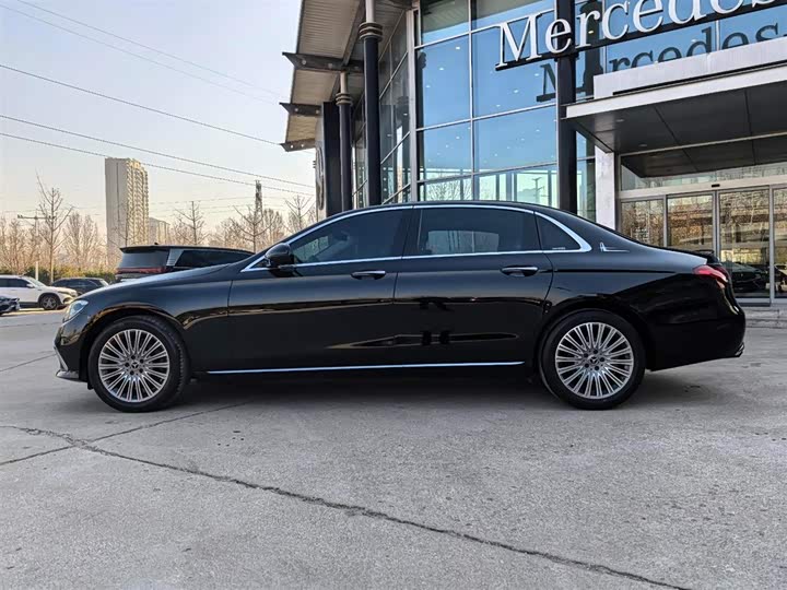 Фото 5 - Mercedes-Benz E-Class