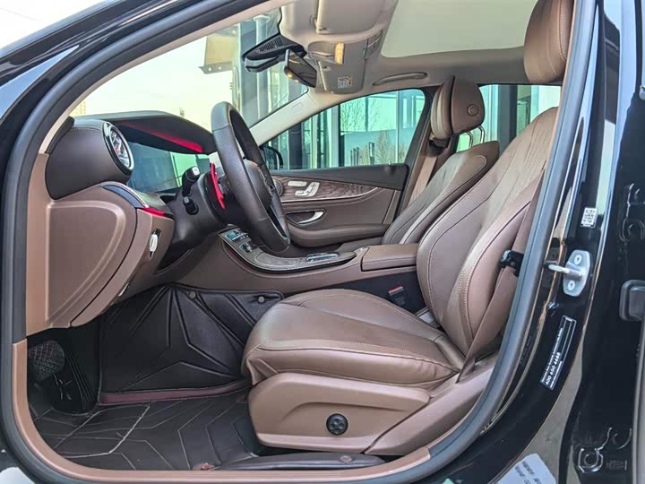 Фото 8 - Mercedes-Benz E-Class