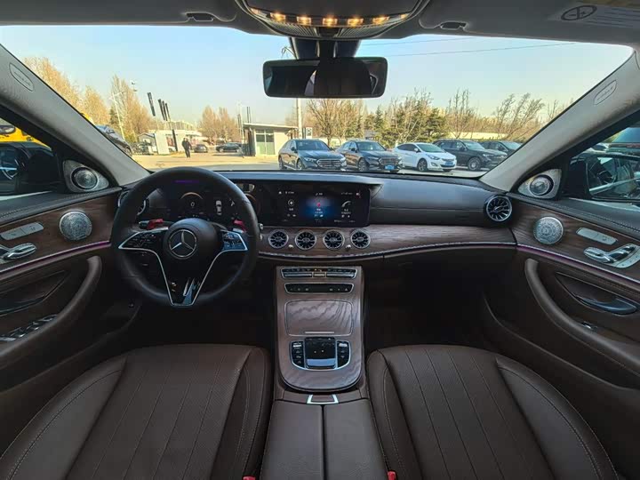 Фото 9 - Mercedes-Benz E-Class