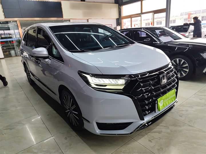 Фото 4 - Honda Elysion