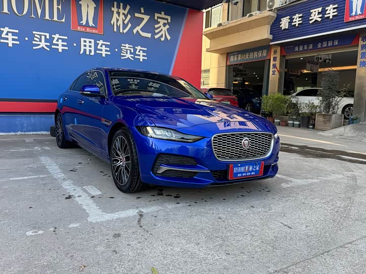 Фото 3 - Jaguar XE L
