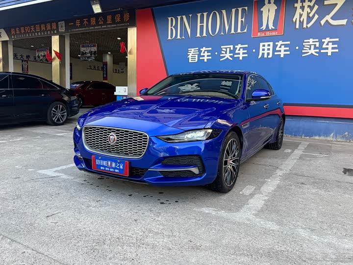 Фото 4 - Jaguar XE L