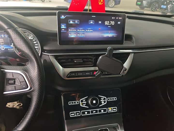 Фото 6 - Hongqi H5