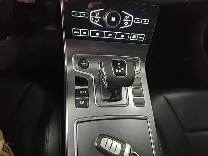 Фото 7 - Hongqi H5