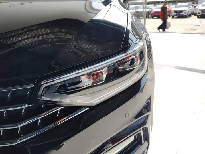 Фото 5 - Volkswagen Magotan