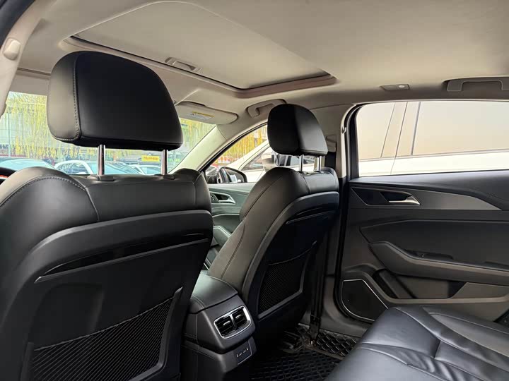 Фото 6 - Hongqi H5