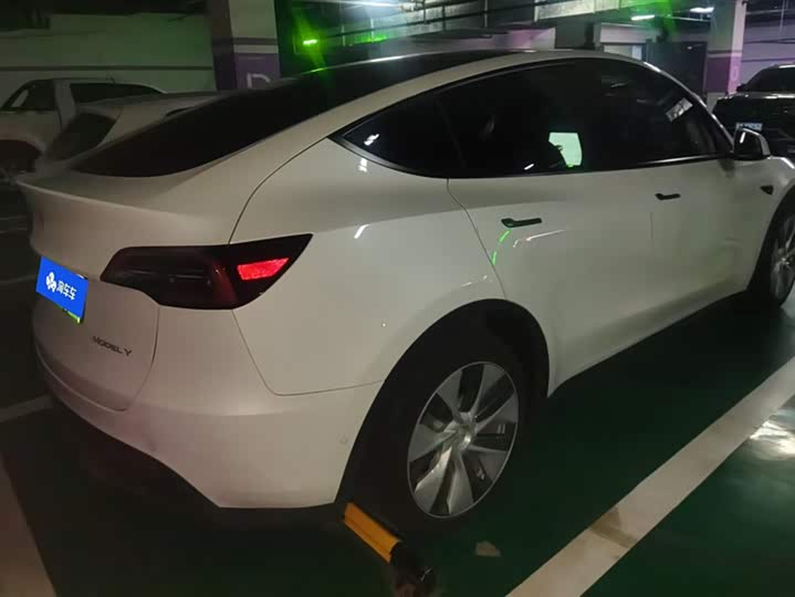 Фото 3 - Tesla Model Y
