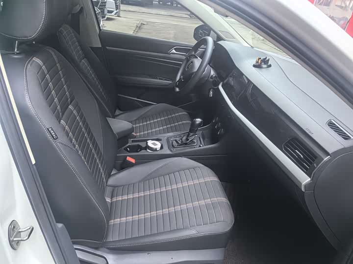 Фото 4 - Volkswagen Lavida