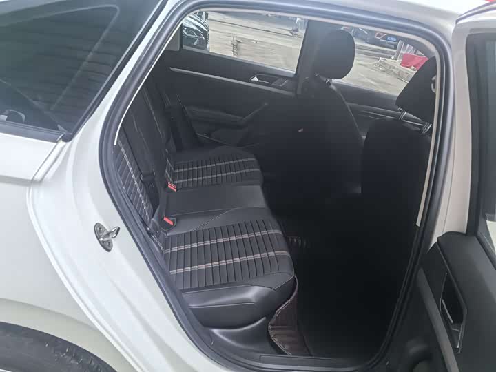 Фото 5 - Volkswagen Lavida