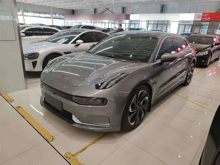 Фото 2 - Zeekr 001