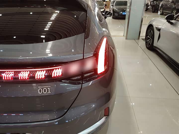 Фото 8 - Zeekr 001