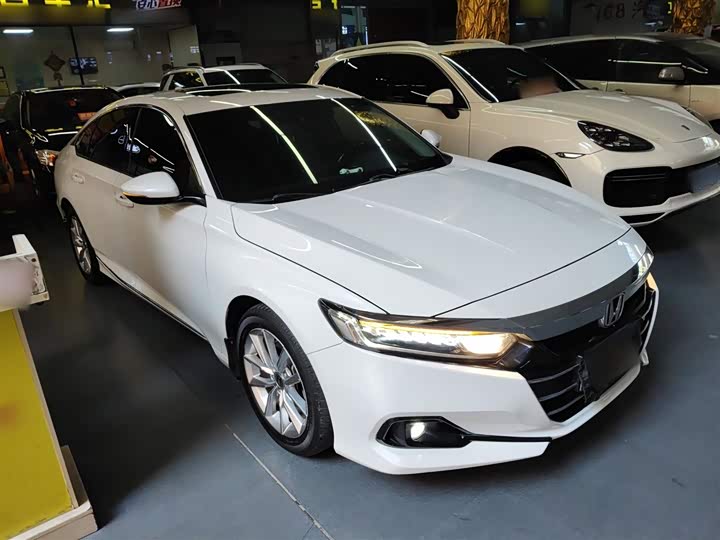 Фото 4 - Honda Accord