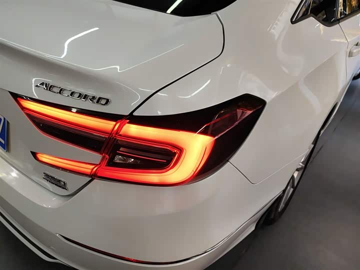 Фото 8 - Honda Accord