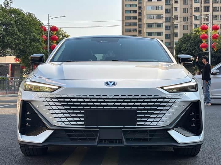 Фото 2 - Changan UNI-V