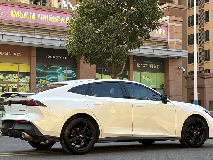 Фото 4 - Changan UNI-V