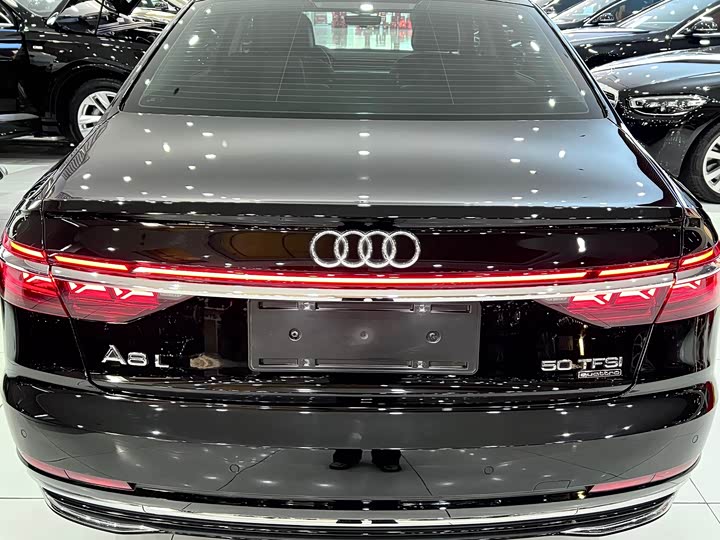 Фото 5 - Audi A8