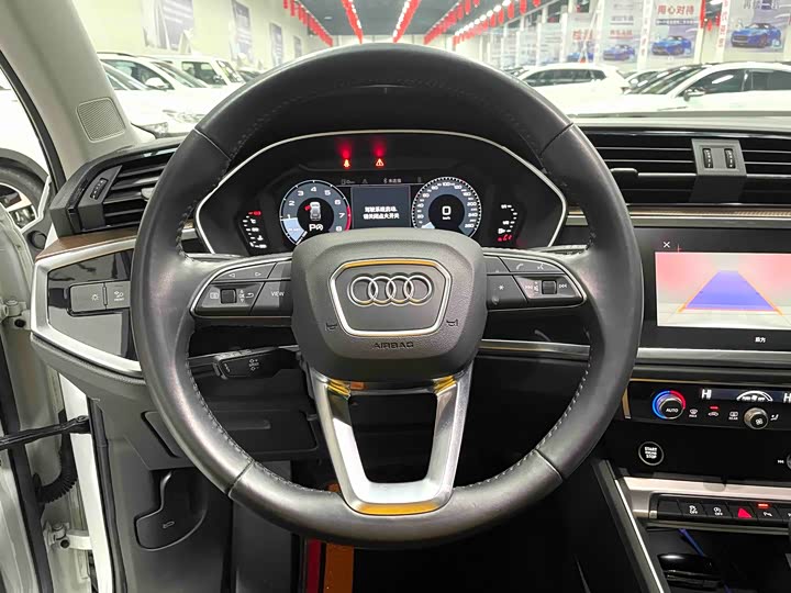 Фото 4 - Audi Q3