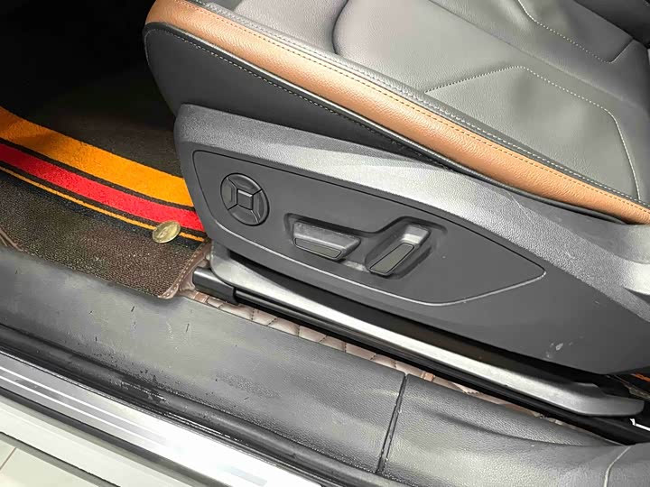 Фото 8 - Audi Q3