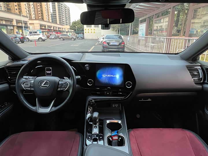 Фото 8 - Lexus NX