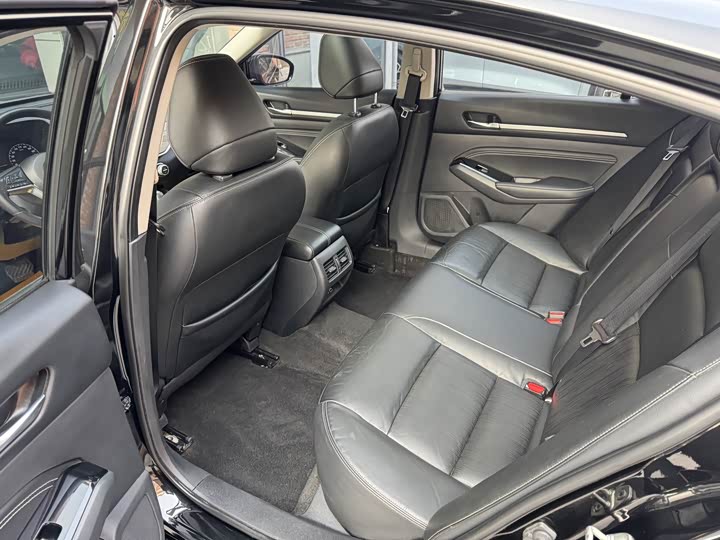 Фото 9 - Nissan Teana