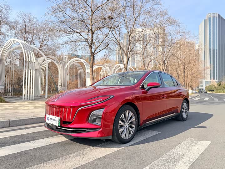 Фото 1 - Hongqi E-QM5