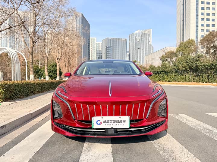 Фото 2 - Hongqi E-QM5