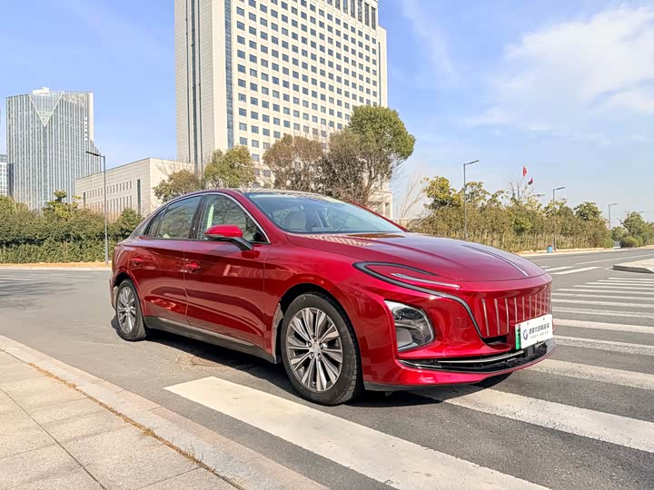 Фото 3 - Hongqi E-QM5