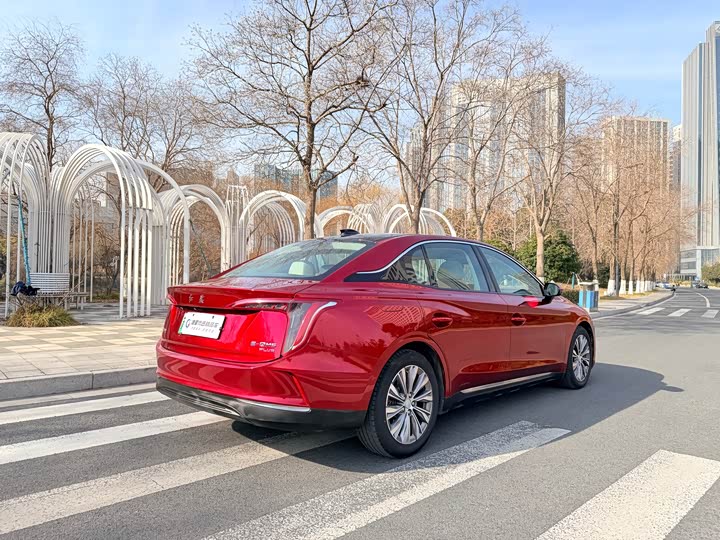 Фото 8 - Hongqi E-QM5