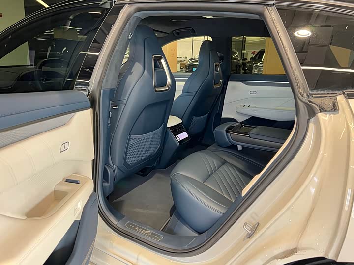 Фото 9 - Zeekr 001