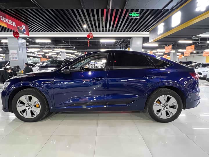 Фото 3 - Audi e-tron