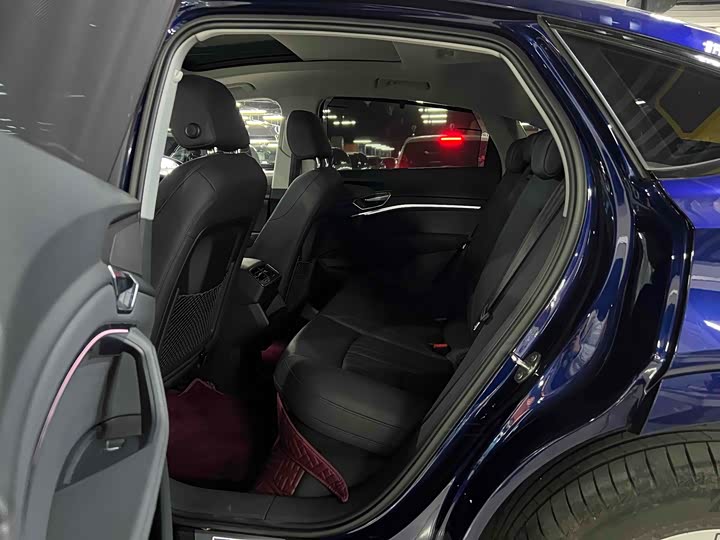 Фото 7 - Audi e-tron