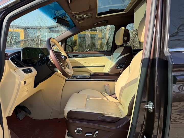 Фото 8 - Buick GL8 ES