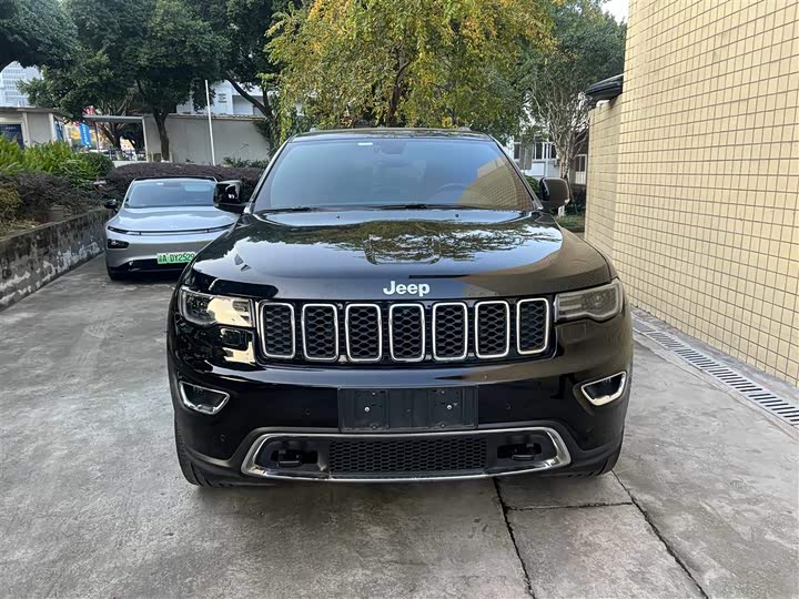 Фото 2 - Jeep Grand Cherokee