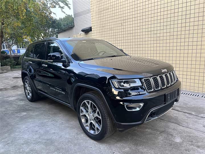 Фото 3 - Jeep Grand Cherokee