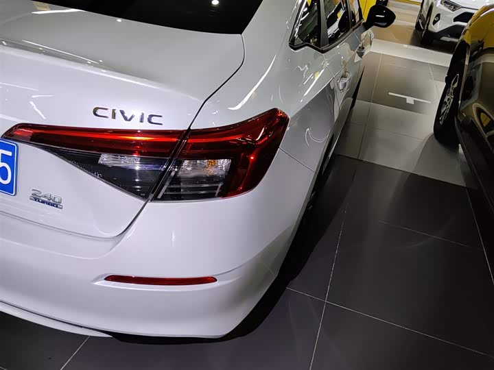 Фото 8 - Honda Civic